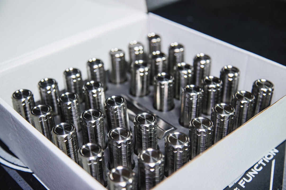 TITANIUM LUG NUT KIT M14X1.5 (32)